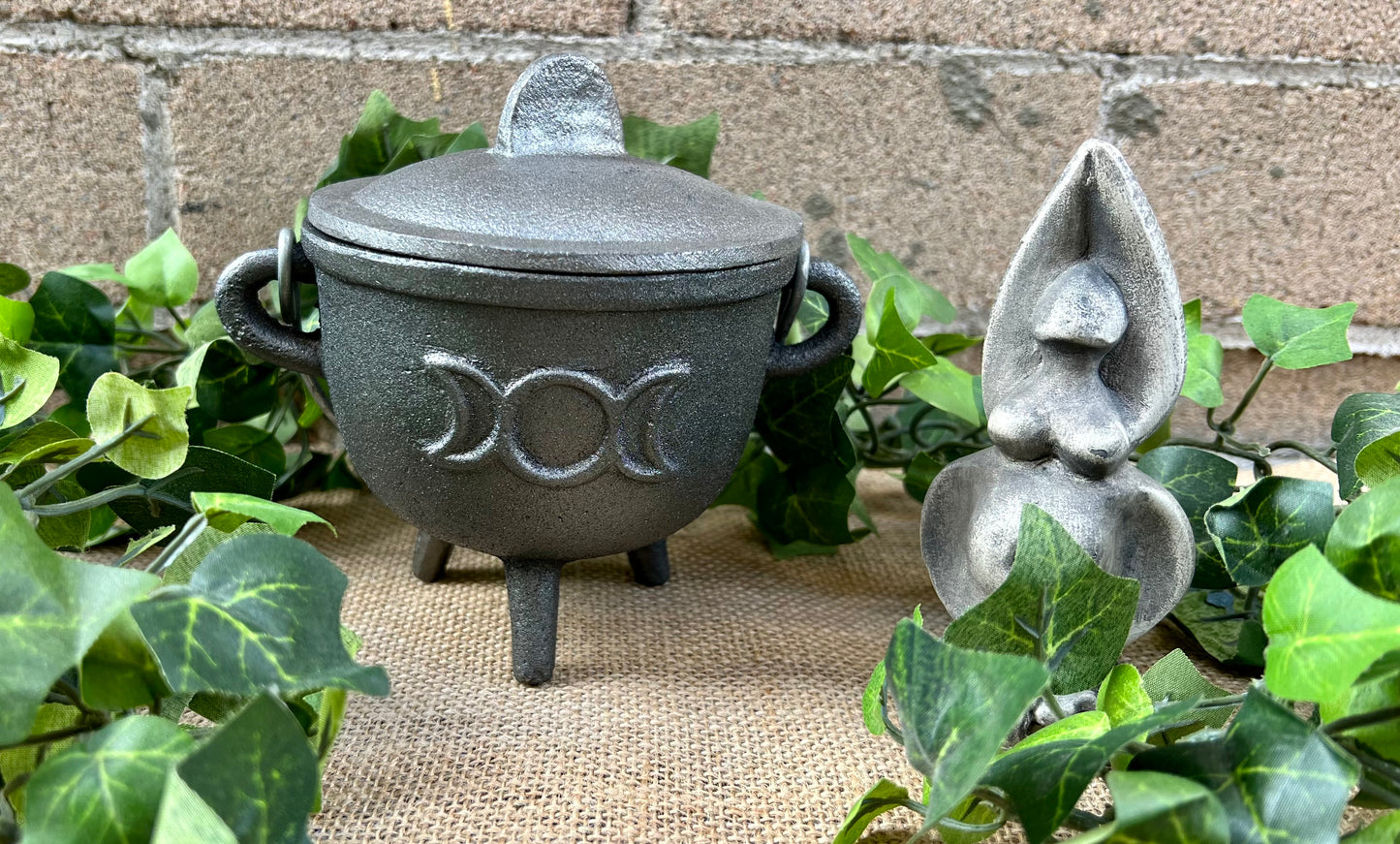 Triple Moon Black Medium Cast Iron Cauldron with Lid 4.5 inch